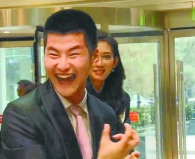 林志玲遭保安当众“强抱”一脸尴尬保持微笑（图）