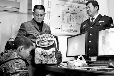 郑州小“学霸”离家出走 晚上睡草地抽空写作业