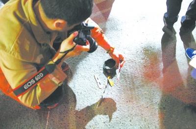 82岁老太被撞身亡 肇事跑车当即逃离现场