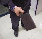 男子捋一把邻居槐花塞嘴里 遭对方持刀追砍(图)