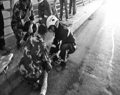 22岁郑州大学生跳黄河 拒救援将救生衣丢河里