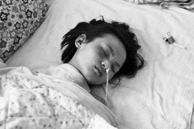 平顶山女孩救人被撞晕或能醒来 上海名模捐5万