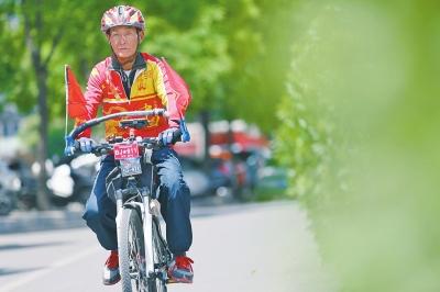 浙江79岁老人骑行一月看洛阳 已18年骑遍全国