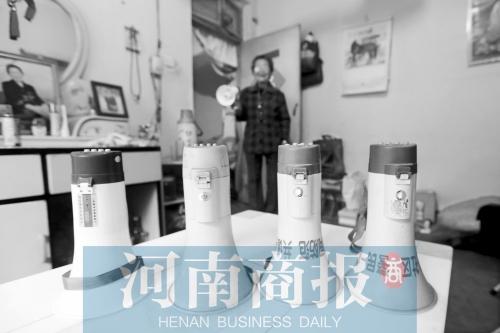 郑州有个“夕阳红巡防队” 85岁老太太带人抓贼