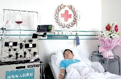 小伙瞒父捐献造血干细胞 捐献前朋友为他QQ征婚