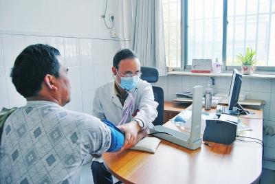 河南大学一附院大夫患癌仍接诊 一年平均700人