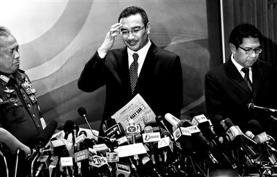 当地时间2014年3月12日，马来西亚雪邦，马来西亚交通部长希山慕丁出席新闻发布会。马来西亚已经寻求印度帮助搜索失联的MH370航班，目前搜索已经扩展到覆盖从中国到安达曼海的区域图片/IC