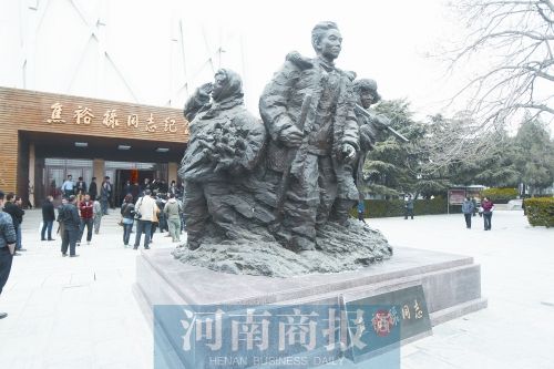 焦裕禄同志纪念馆前的雕像 河南商报记者 王春胜/摄