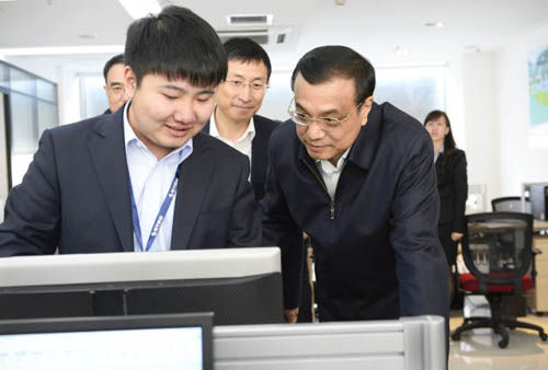 国务院总理李克强26日在沈阳瀚华科技小额贷款有限公司考察