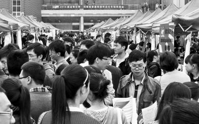 河南1.6万岗位“特供”寒门学子 526家单位招贤