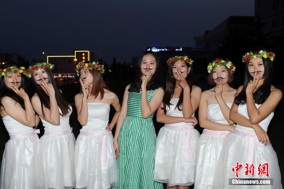 “毕业写真”走红高校