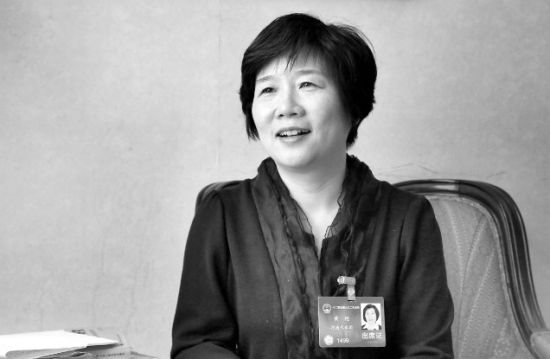 全国人大代表 、 安阳一中校长黄艳