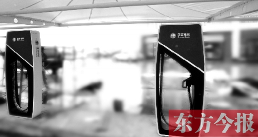 　　京港澳高速原阳服务区，已经进入调试阶段的专为小型乘用电动汽车充电的快速充电桩站