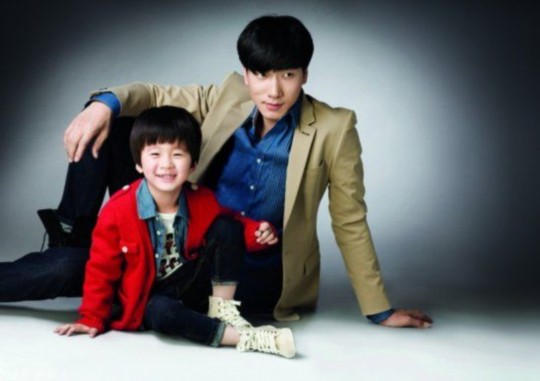 张亮父子（资料图）