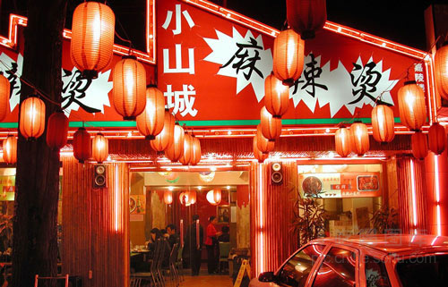 全国十大人气小吃街 游客满嘴食物仍不停