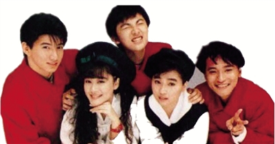 欢欢（左二）所在的忧欢组合曾与小虎队有多次合作。