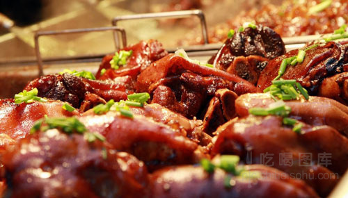 全国十大人气小吃街 游客满嘴食物仍不停