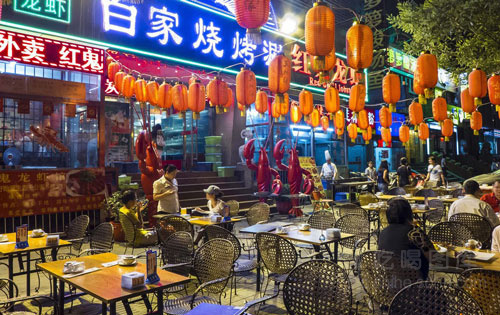 全国十大人气小吃街 游客满嘴食物仍不停