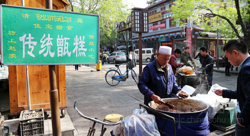 全国十大人气小吃街 游客满嘴食物仍不停