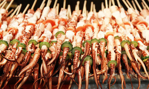 全国十大人气小吃街 游客满嘴食物仍不停