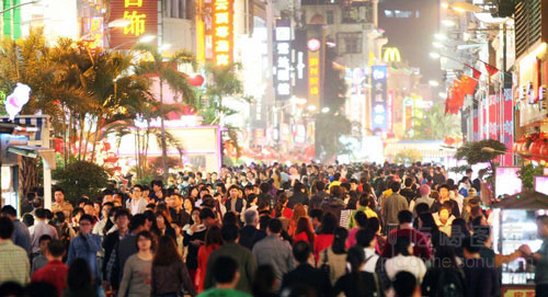 全国十大人气小吃街 游客满嘴食物仍不停