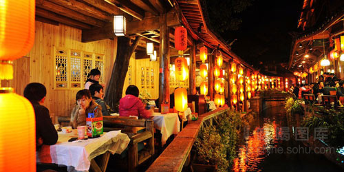 全国十大人气小吃街 游客满嘴食物仍不停