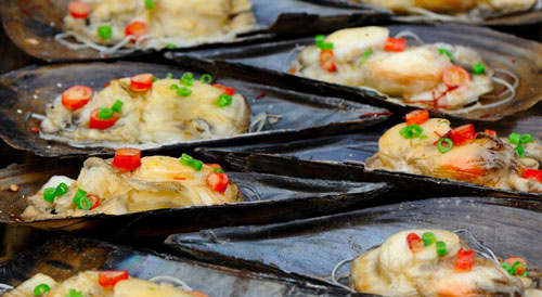 全国十大人气小吃街 游客满嘴食物仍不停