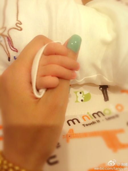 唐嫣杨幂结亲家 小糯米未满月已有婆婆