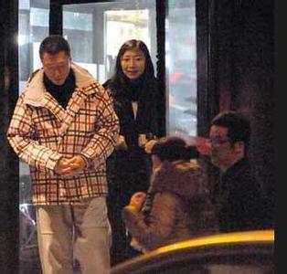 孙红雷被曝婚期将至，9月巴黎北京两地婚礼。